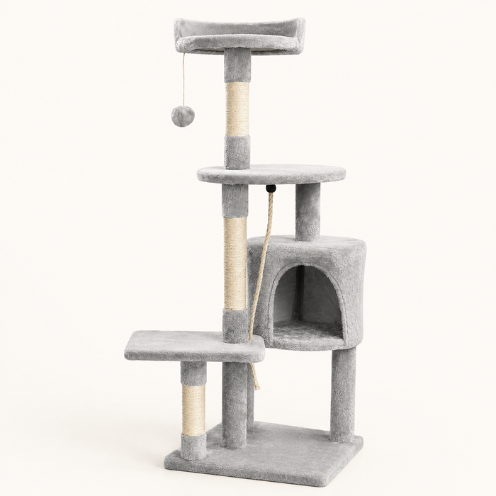 Arbre à chat multi-niveaux gris, vue d'ensemble sur fond neutre