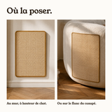 La planche fixée au mur ou plaquée sur le flanc du canapé