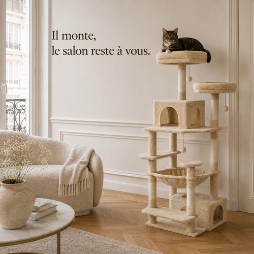 Arbre à chat 184 cm dans un salon, le chat installé sur le plateau haut