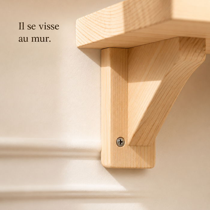 Équerre en pin massif vissée au mur, détail de fixation