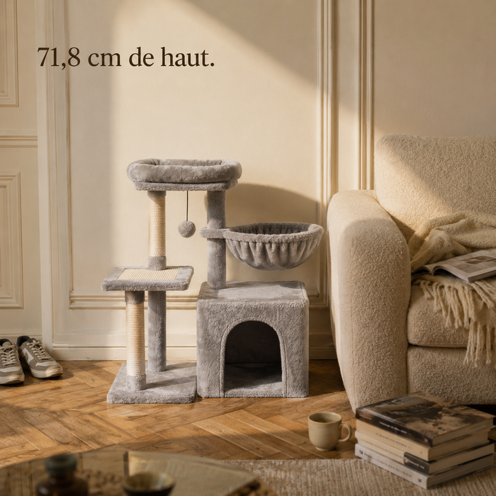Arbre à chat compact de 71,8 cm posé au sol du salon