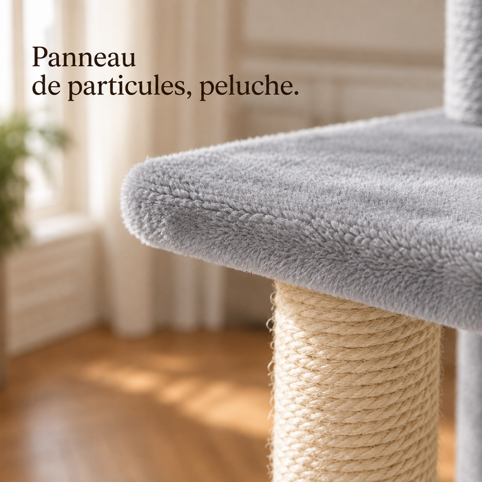 Peluche gris clair et poteau en sisal naturel, détail de matière
