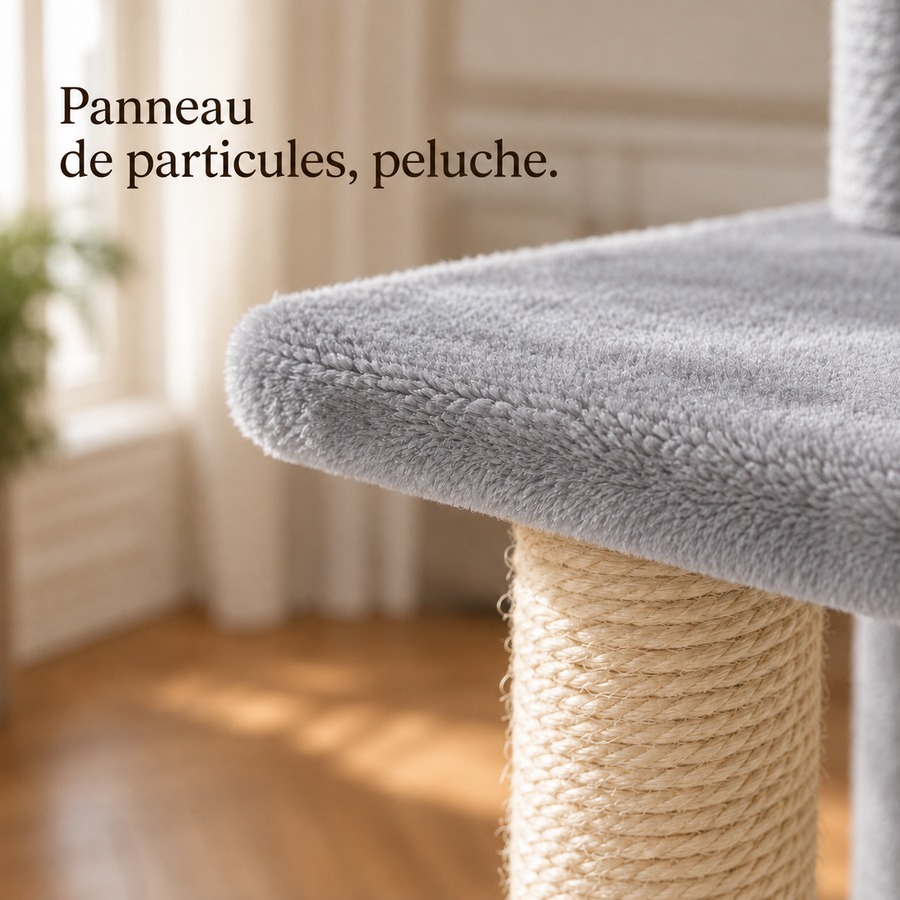 Peluche gris clair et poteau en sisal naturel, détail de matière