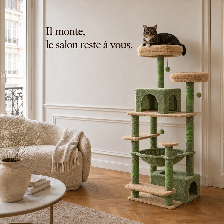 Arbre à chat 184 cm vert dans un salon, le chat installé sur le plateau haut